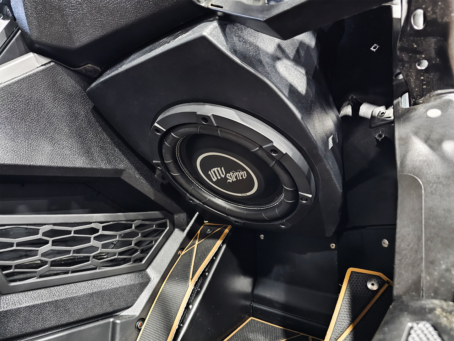 '20-'24 RZR® Pro Series 10" Vented Dash Subwoofer Enclosure | UTVS-PRO-VENC-DASH-10